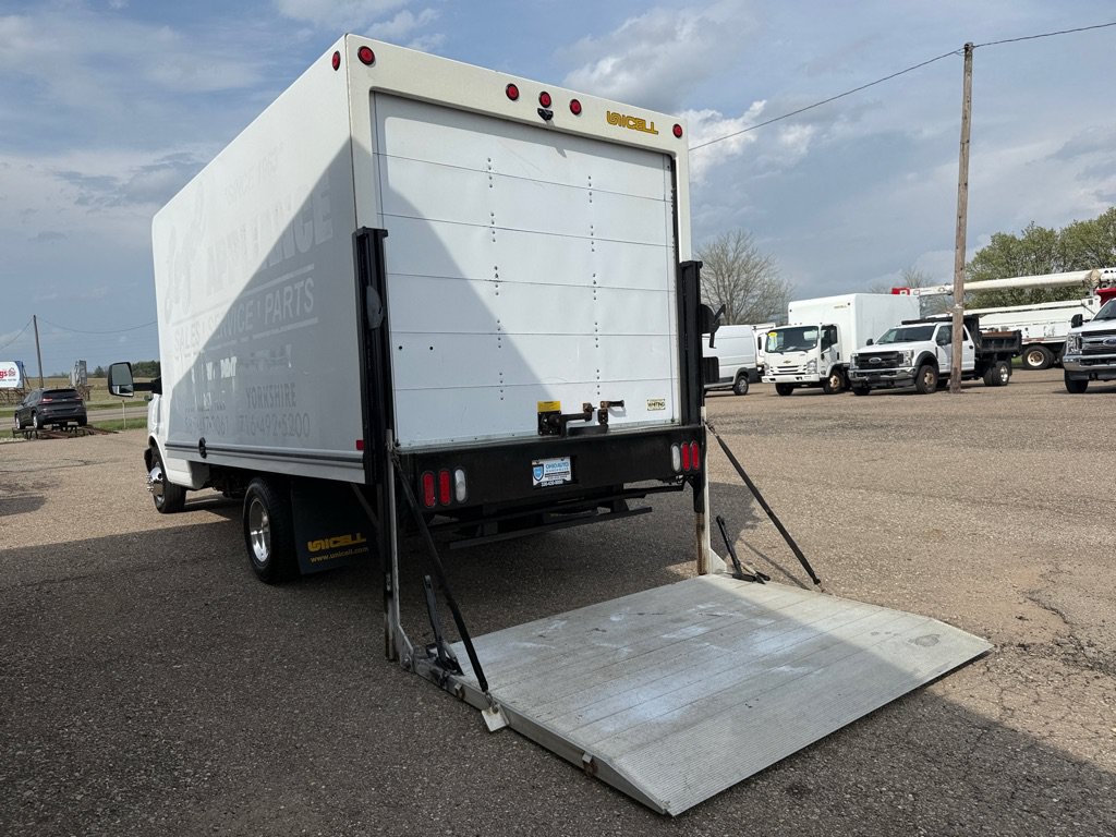 Used 2018 Chevrolet Express 3500 w/ Driver Convenience Package RWD image 9