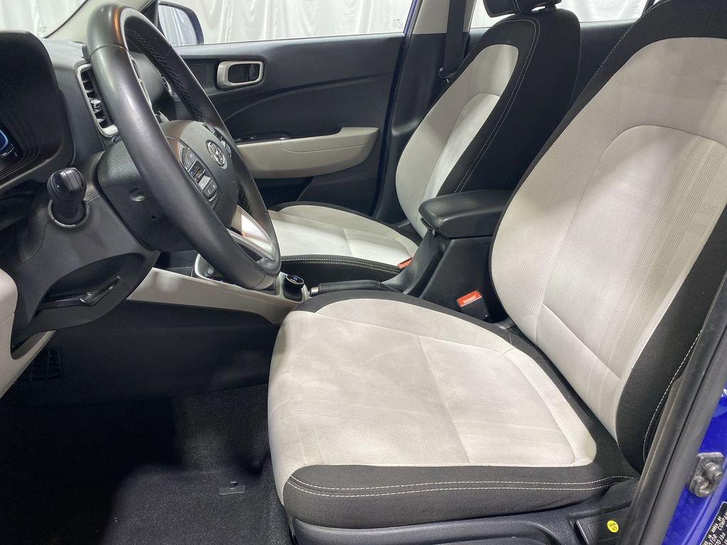 Used 2025 Hyundai Venue SEL image 13
