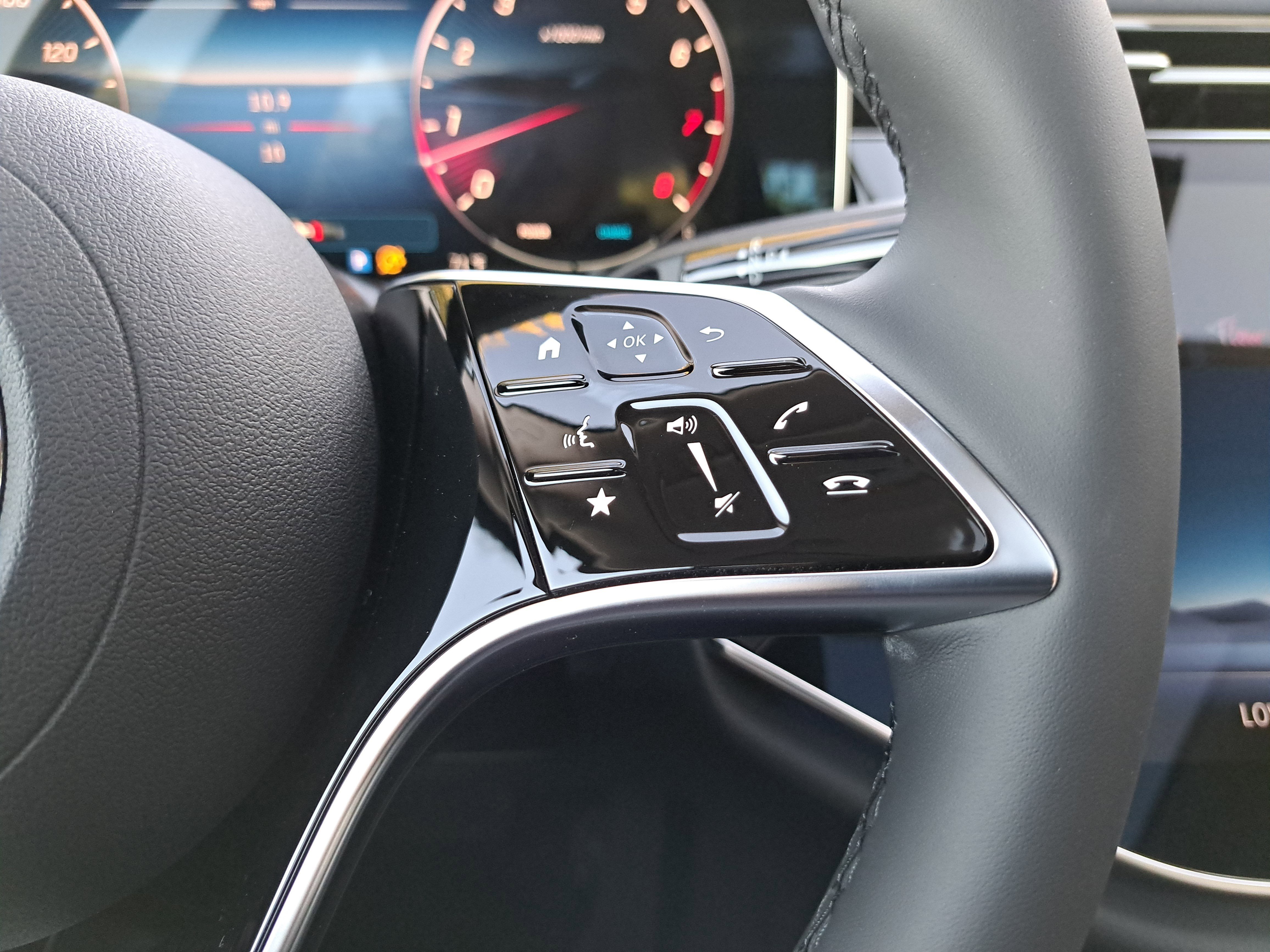 New 2026 Mercedes-Benz E 350 4MATIC Sedan image 19