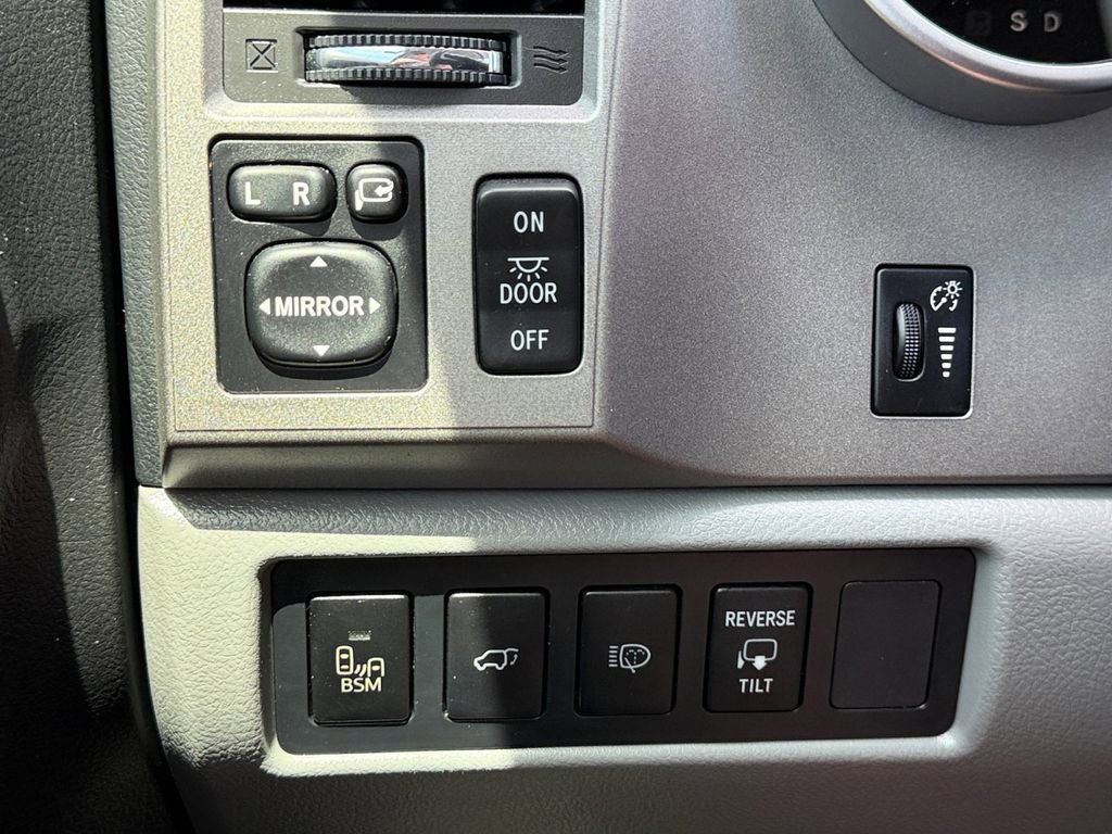 Used 2012 Toyota Sequoia Platinum RWD image 21
