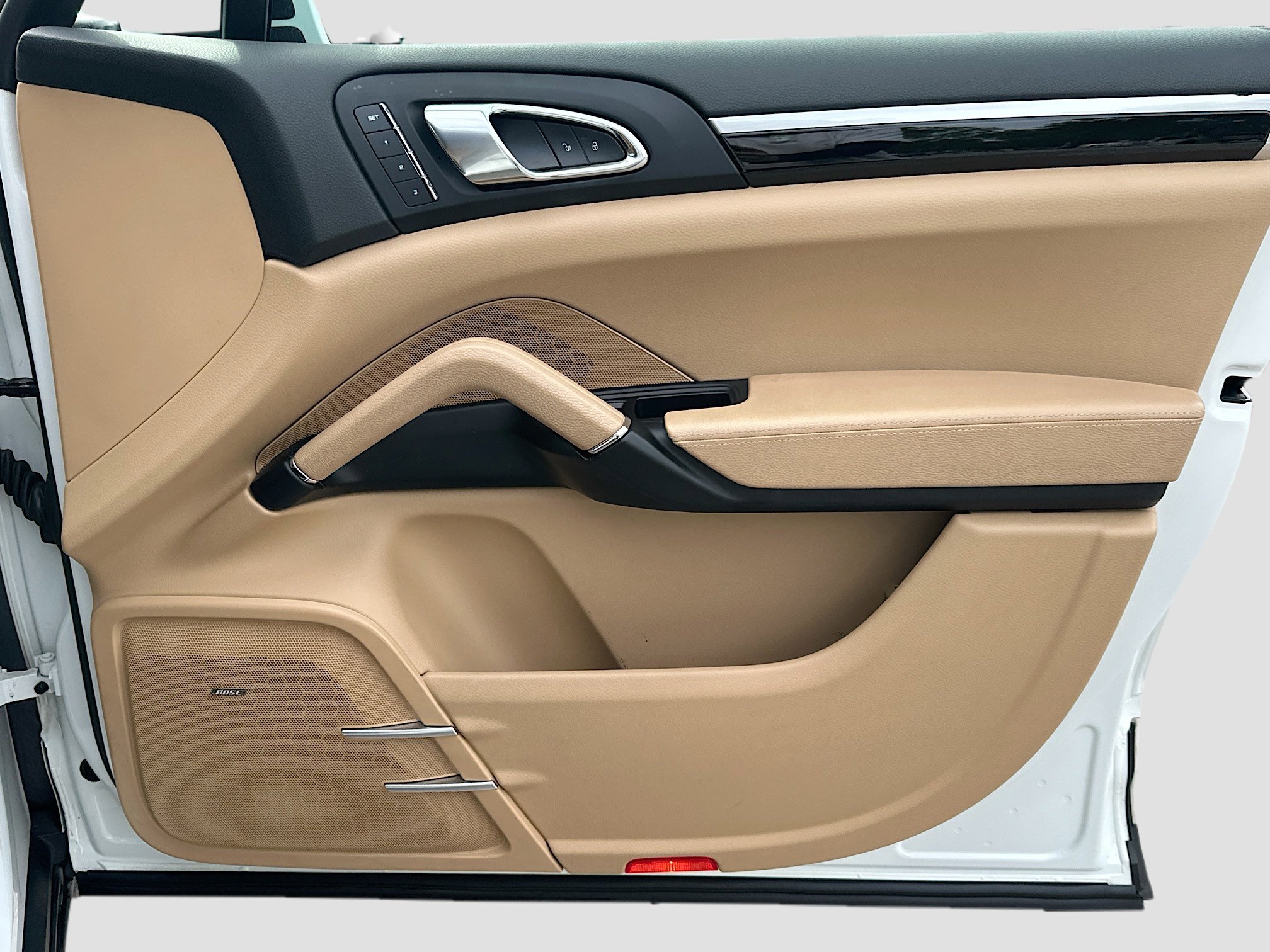 Used 2017 Porsche Cayenne Platinum Edition image 36