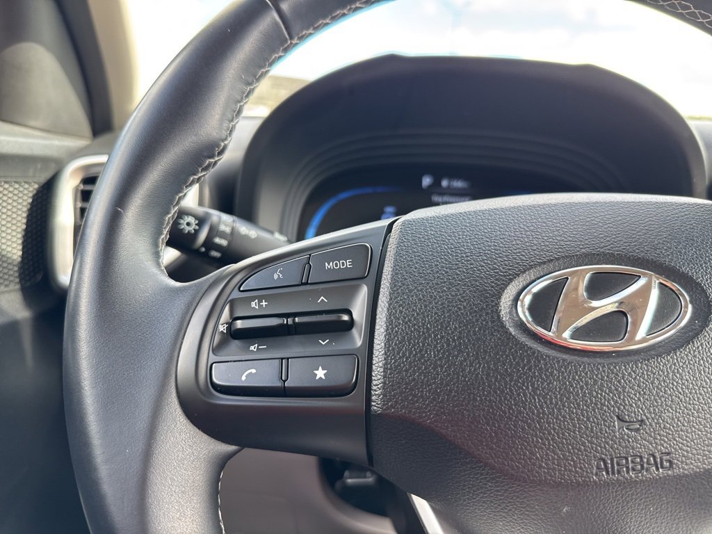 Used 2023 Hyundai Venue SEL image 28