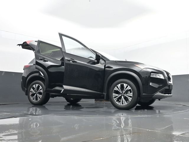 Used 2023 Nissan Rogue SV image 31