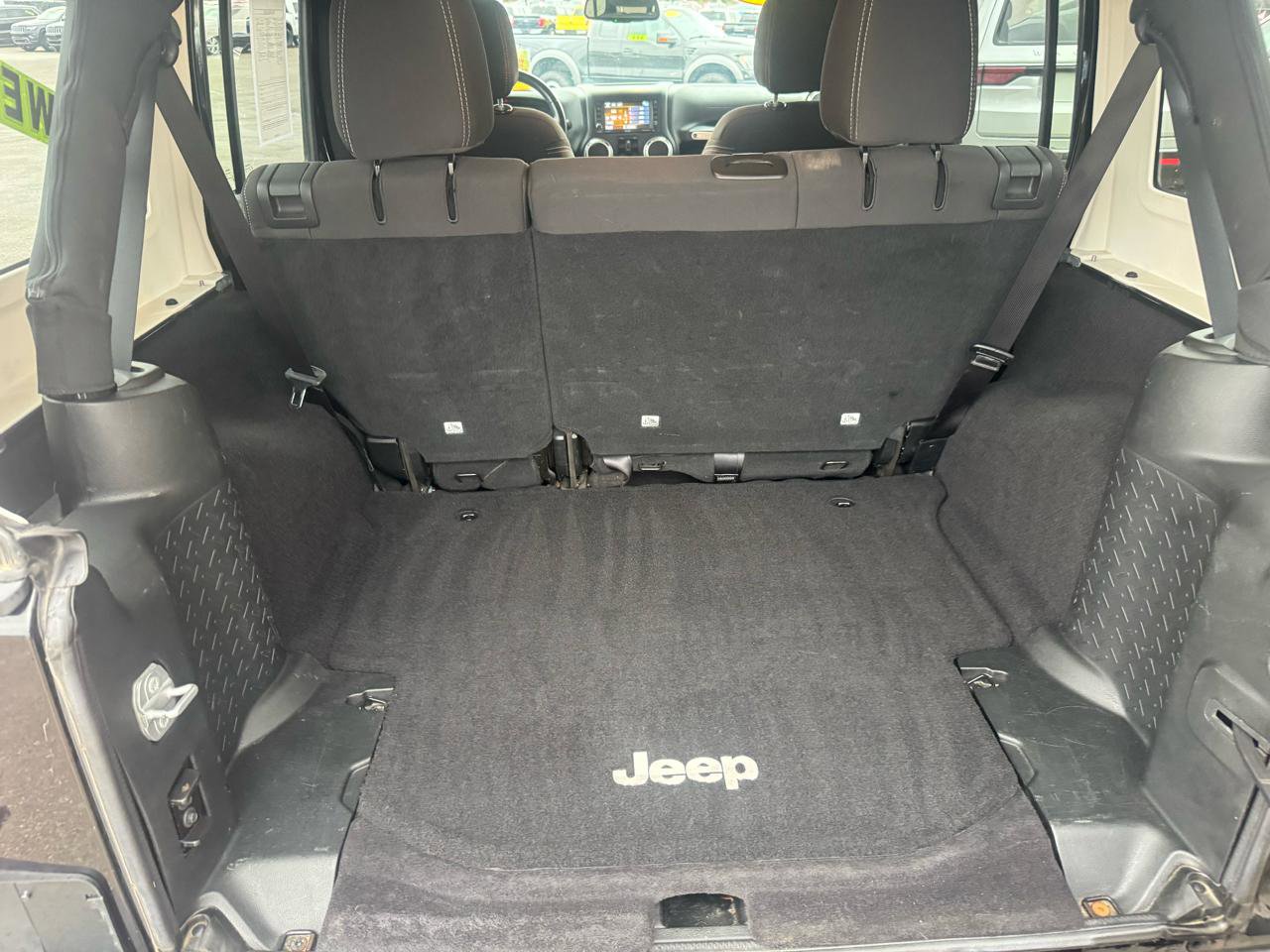 Used 2017 Jeep Wrangler Unlimited Sahara AWD/4WD image 8