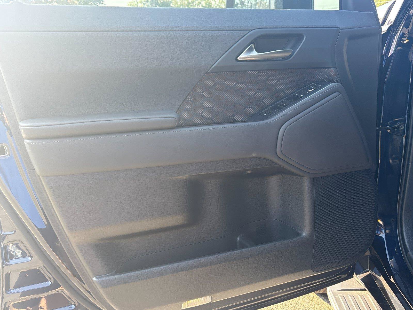 Used 2024 Lexus GX 550 w/ Accessory Package (31) AWD/4WD image 13