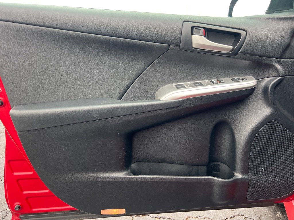 Used 2014 Toyota Camry L image 10