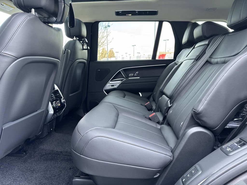New 2026 Land Rover Range Rover Long Wheelbase SE image 14