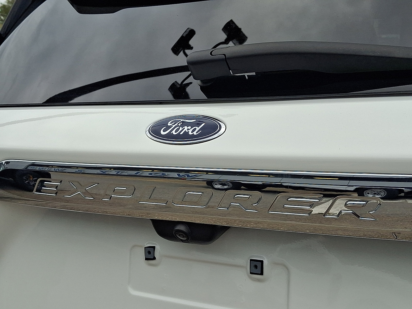 Used 2023 Ford Explorer XLT w/ Equipment Group 202A AWD/4WD image 29