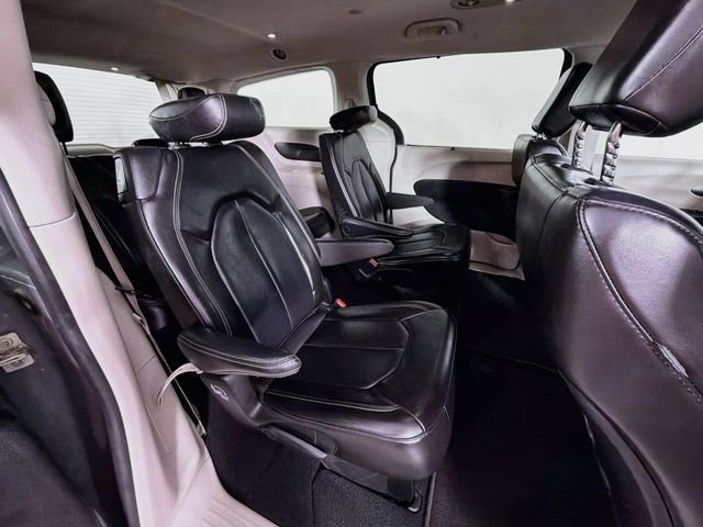 Used 2023 Chrysler Pacifica Touring-L FWD image 27