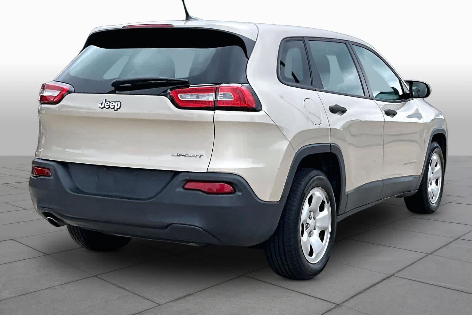 Used 2015 Jeep Cherokee Sport FWD image 13