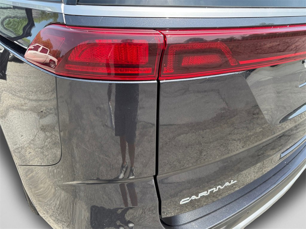 Used 2024 Kia Carnival LX image 21