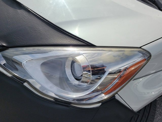 Used 2016 Toyota Prius C Two image 16