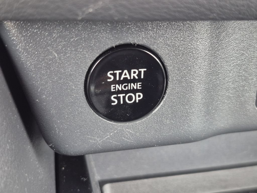 Used 2025 Nissan Rogue SV AWD/4WD image 23