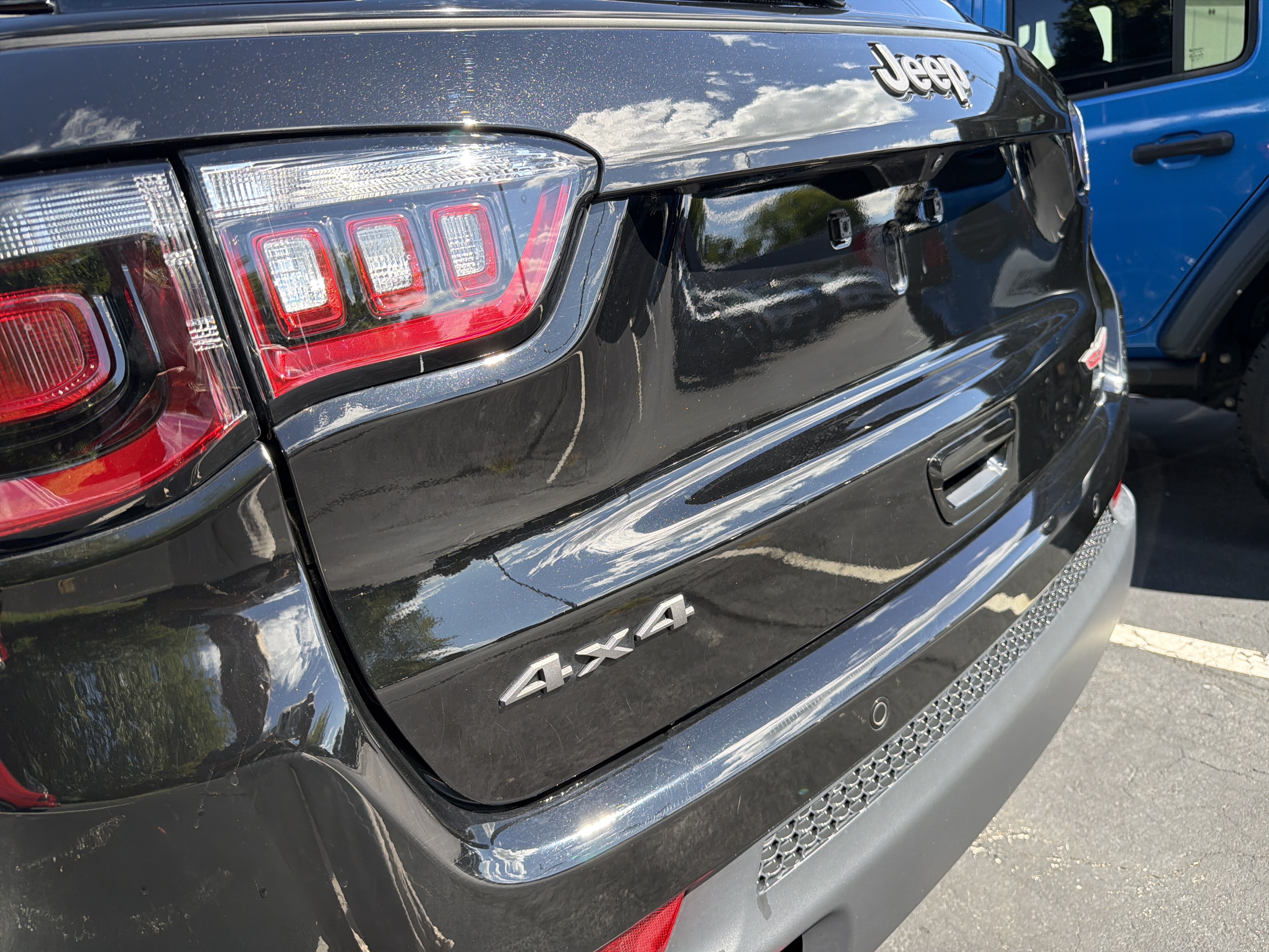 Certified 2025 Jeep Compass Trailhawk w/ Trailhawk Convenience Group AWD/4WD image 8