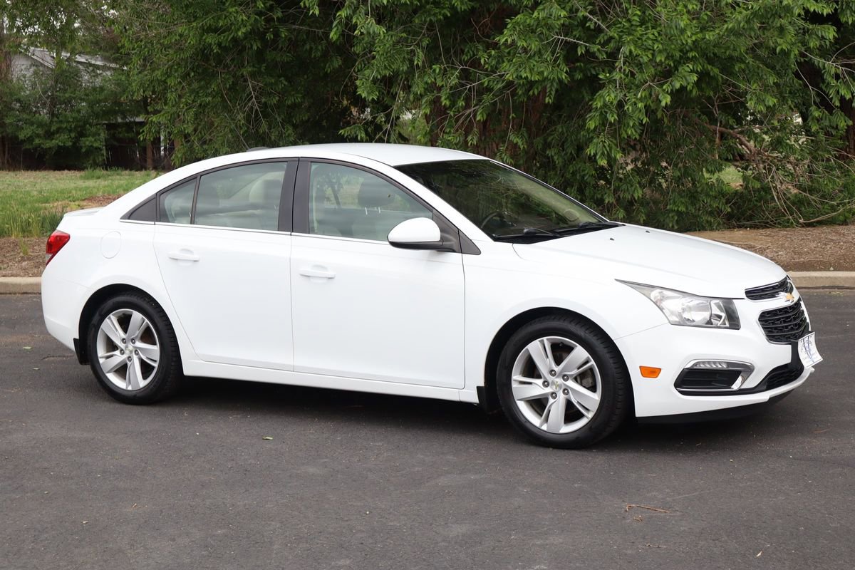 Used 2015 Chevrolet Cruze Diesel FWD image 2