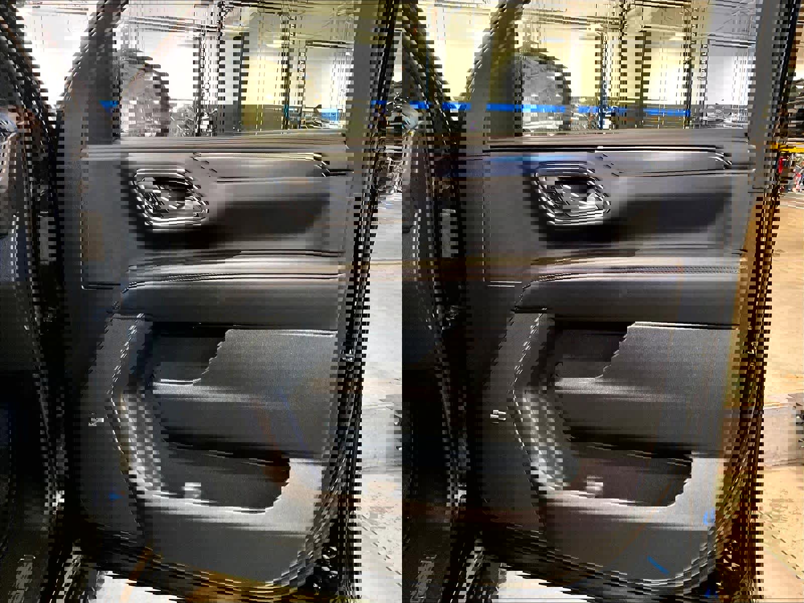 Used 2022 Chevrolet Suburban RST w/ Luxury Package image 12