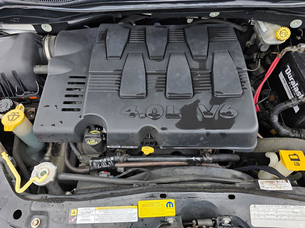 Used 2009 Chrysler Town & Country Limited w/ Entertainment Group #3 FWD image 10