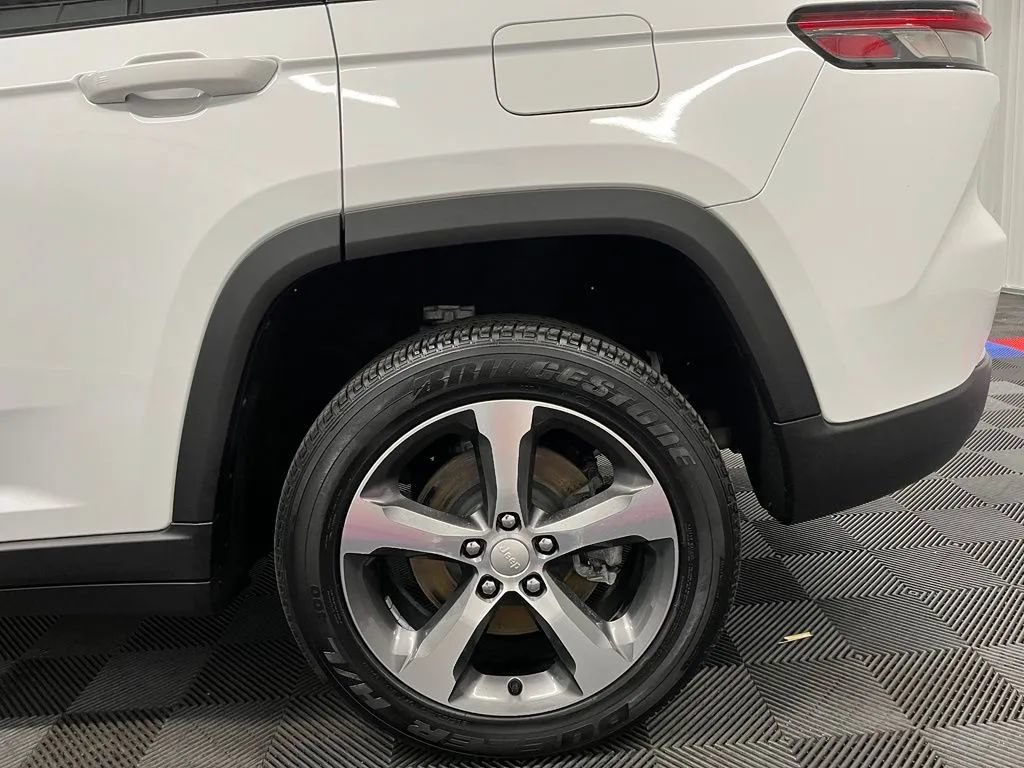 Used 2022 Jeep Grand Cherokee Limited 4xe w/ Luxury Tech Group II AWD/4WD image 26