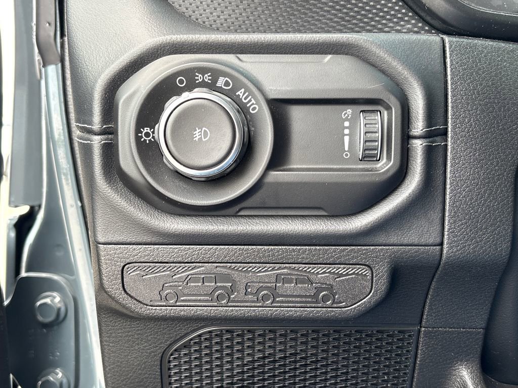 Used 2025 Jeep Wrangler Unlimited Rubicon AWD/4WD image 41