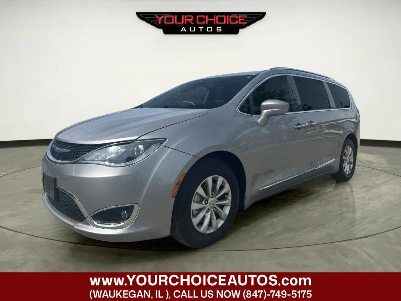 Used 2018 Chrysler Pacifica Touring-L FWD image 1