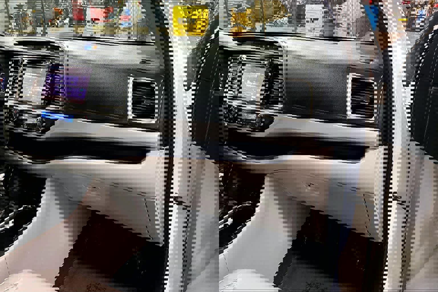 Used 2014 Toyota Highlander XLE image 19