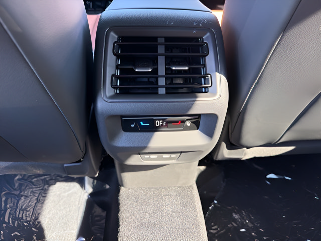 New 2026 Volkswagen Tiguan SEL R-Line AWD/4WD image 8
