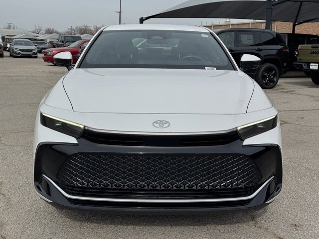 Used 2023 Toyota Crown XLE image 2