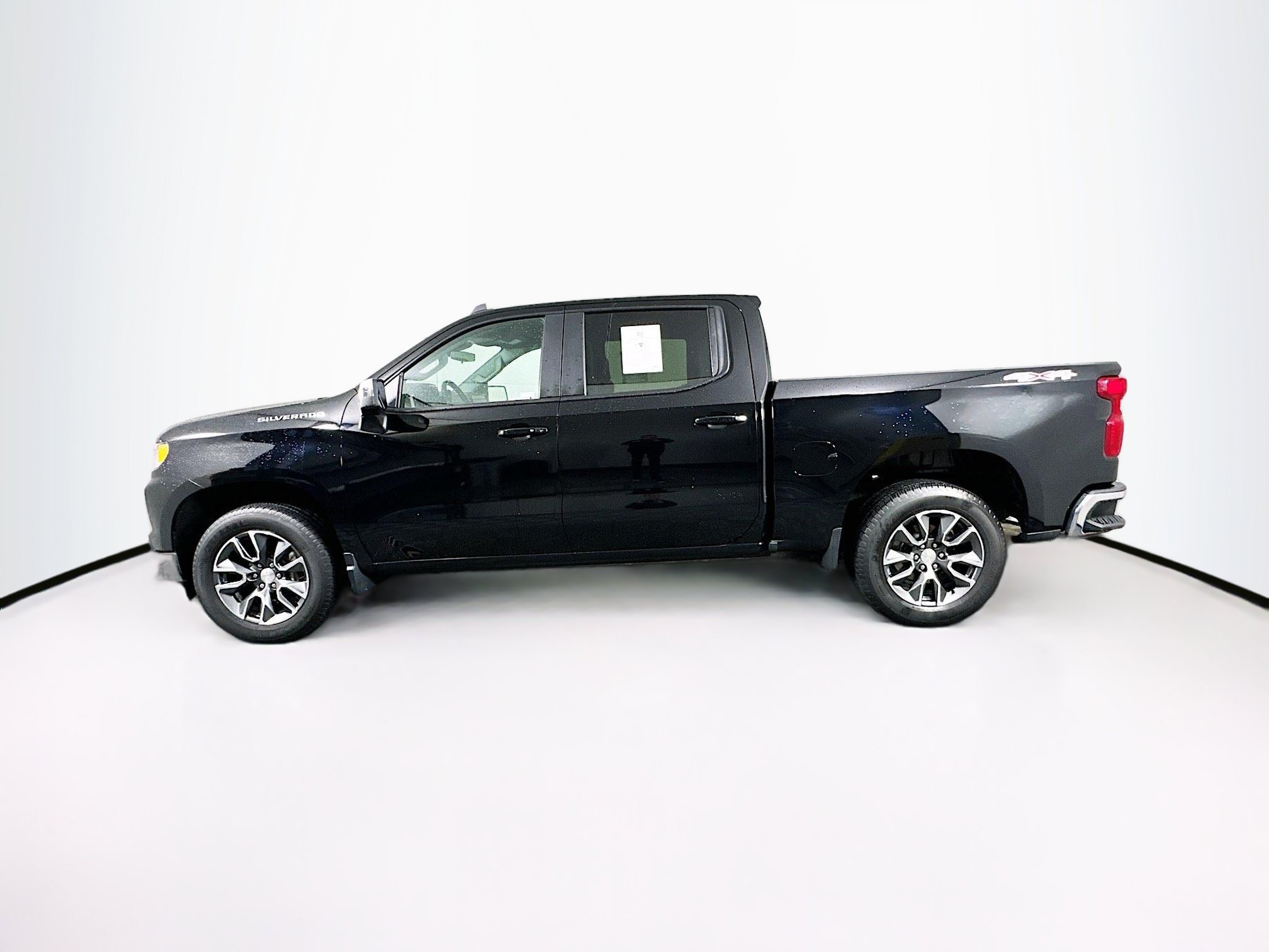 Used 2023 Chevrolet Silverado 1500 LT AWD/4WD image 4