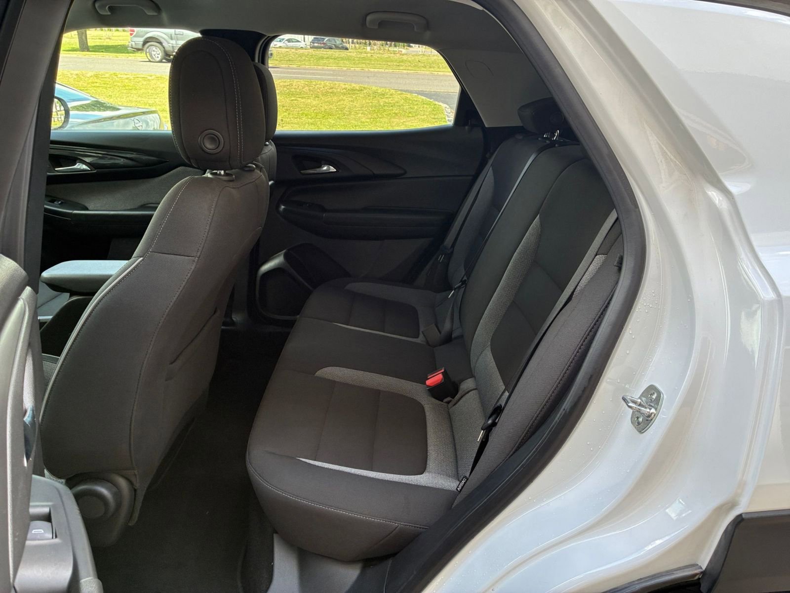 Used 2025 Chevrolet TrailBlazer LT FWD image 24