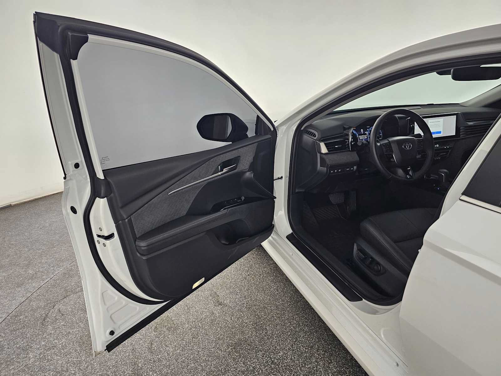 Used 2026 Toyota Camry XLE FWD image 19