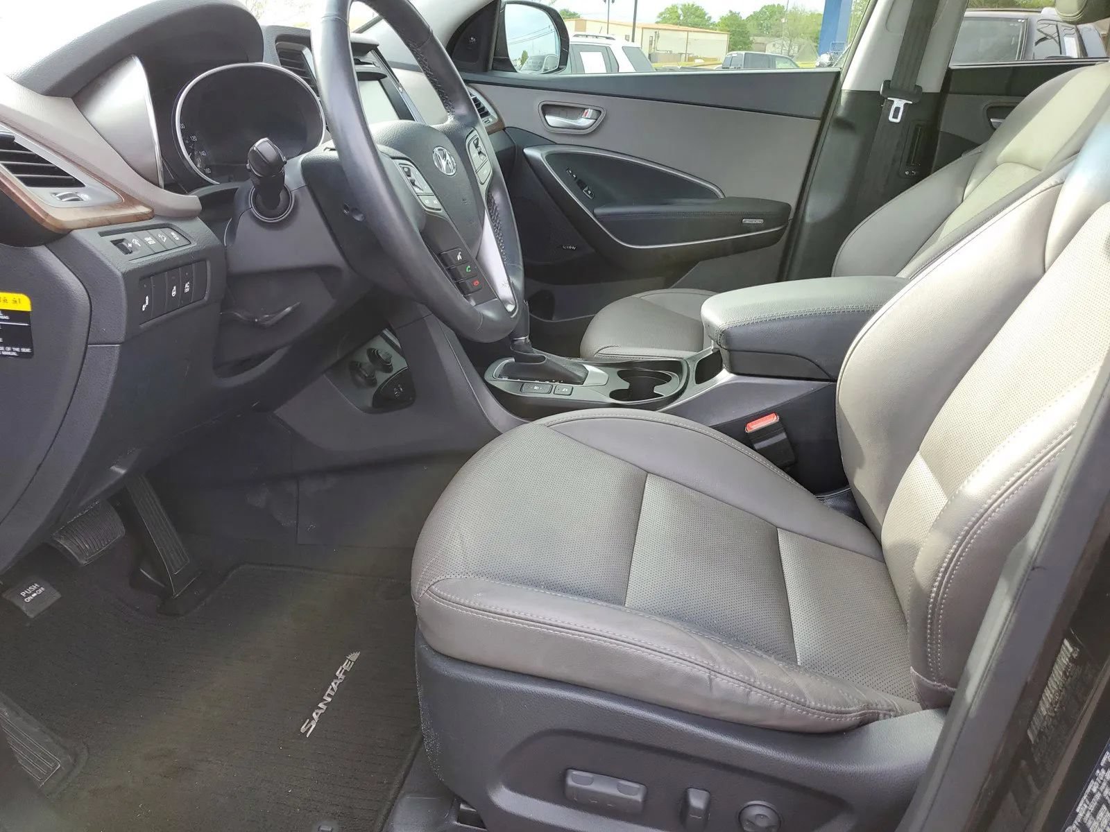 Used 2017 Hyundai Santa Fe FWD image 17