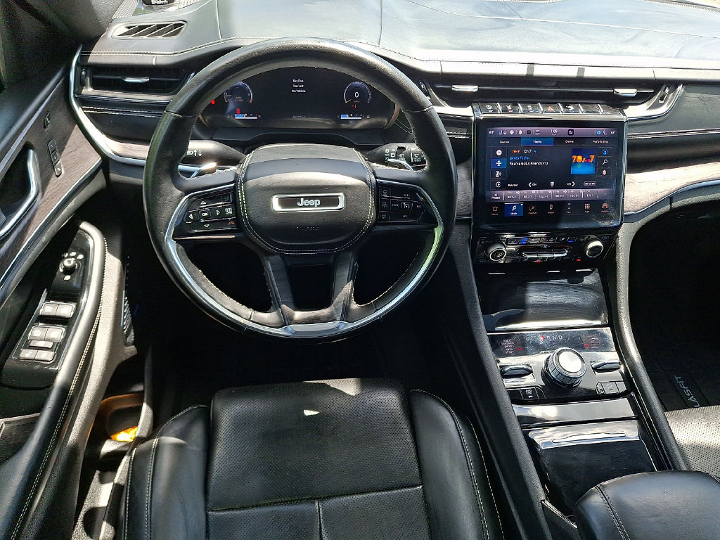 Used 2022 Jeep Grand Cherokee L Overland w/ Luxury Tech Group IV AWD/4WD image 2