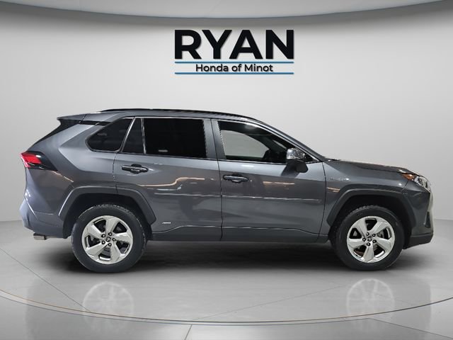 Used 2021 Toyota RAV4 XLE Premium image 11