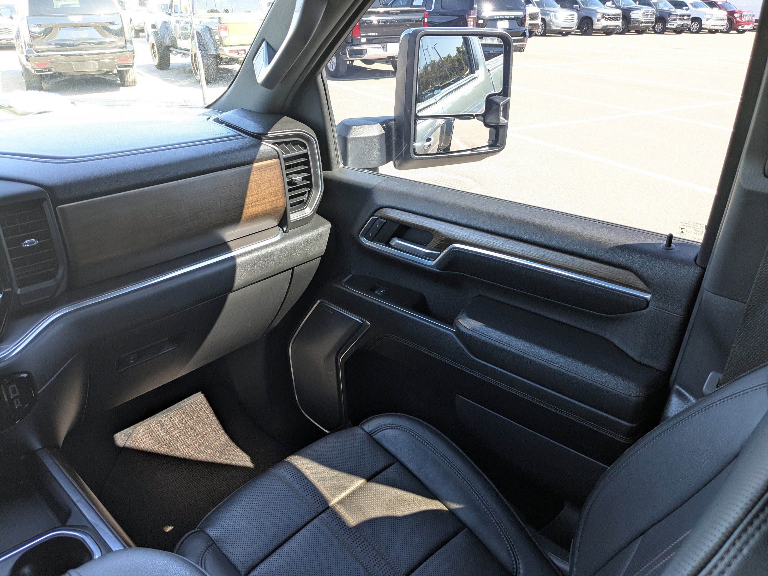 Used 2024 Chevrolet Silverado 3500 High Country w/ High Country Premium Package image 17