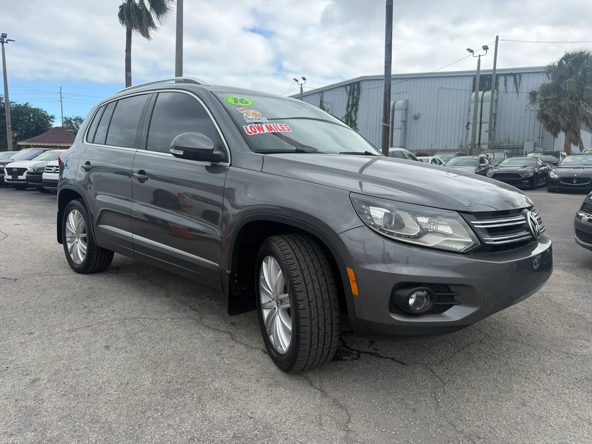Used 2016 Volkswagen Tiguan SE FWD image 3