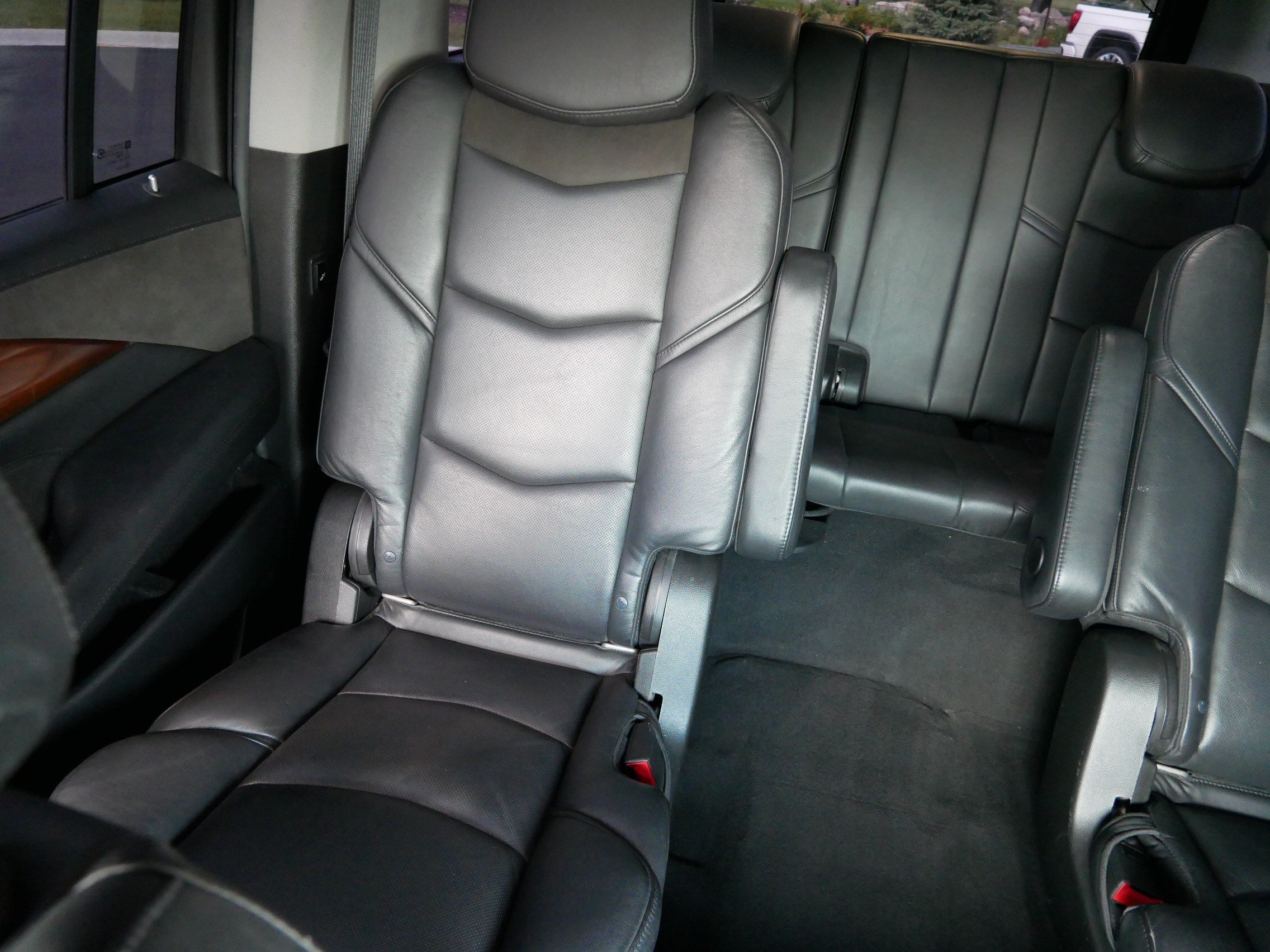 Used 2019 Cadillac Escalade ESV Luxury AWD/4WD image 13