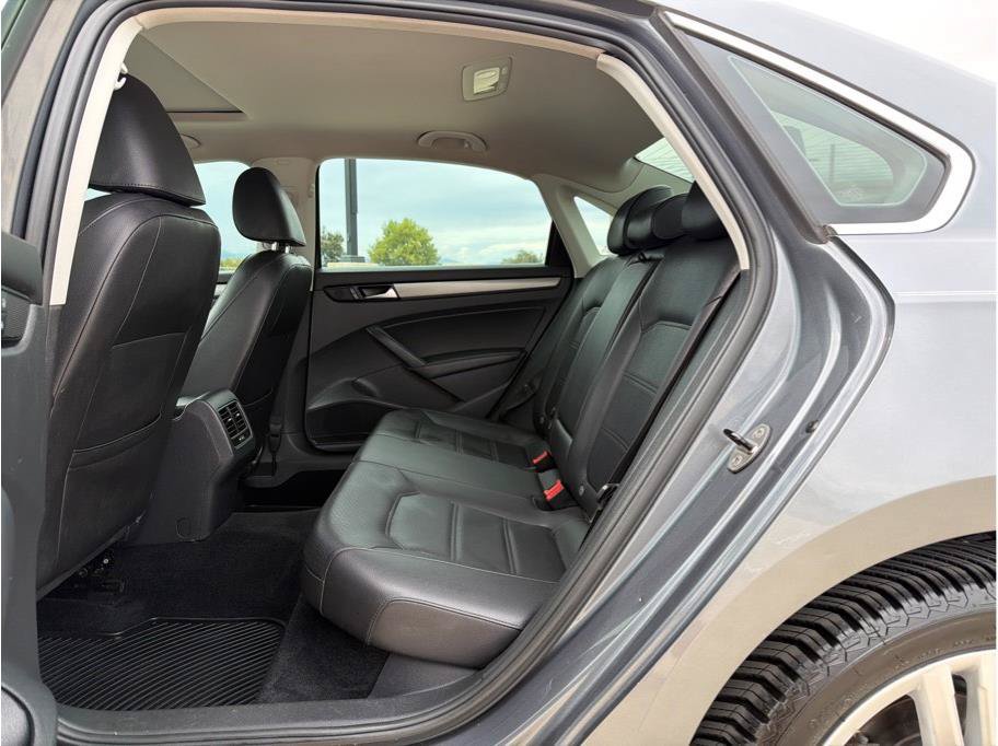 Used 2014 Volkswagen Passat 1.8T SE FWD image 11