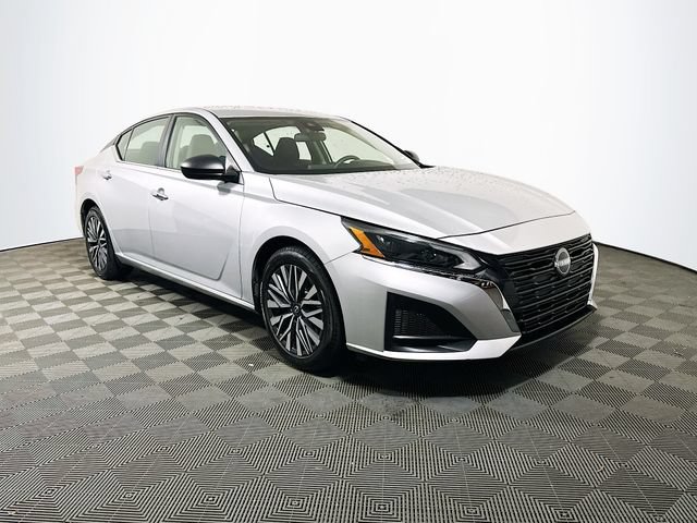 Used 2024 Nissan Altima 2.5 SV FWD image 1