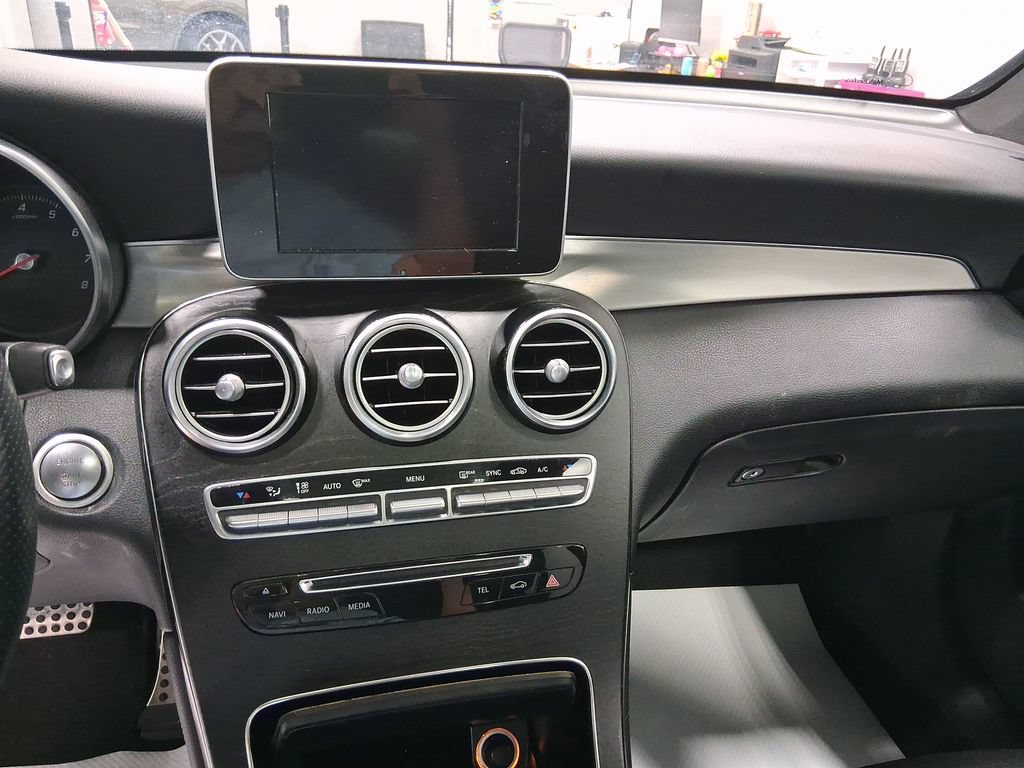 Used 2019 Mercedes-Benz GLC 300 image 23