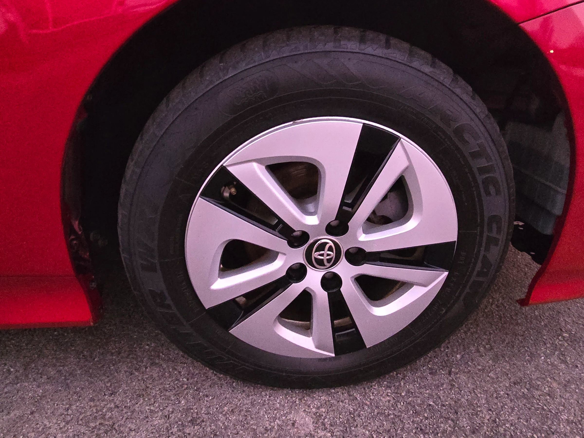 Used 2017 Toyota Prius Three image 30