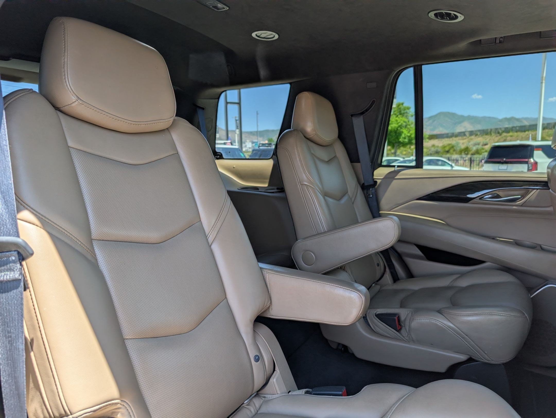 Certified 2020 Cadillac Escalade Platinum AWD/4WD image 28