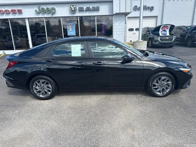 Used 2024 Hyundai Elantra SEL FWD image 8