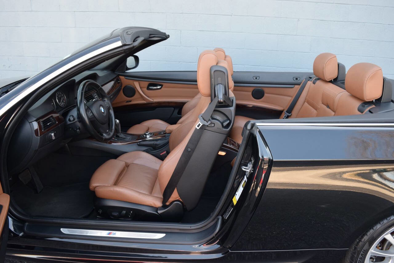 Used 2012 BMW 335i Convertible image 33