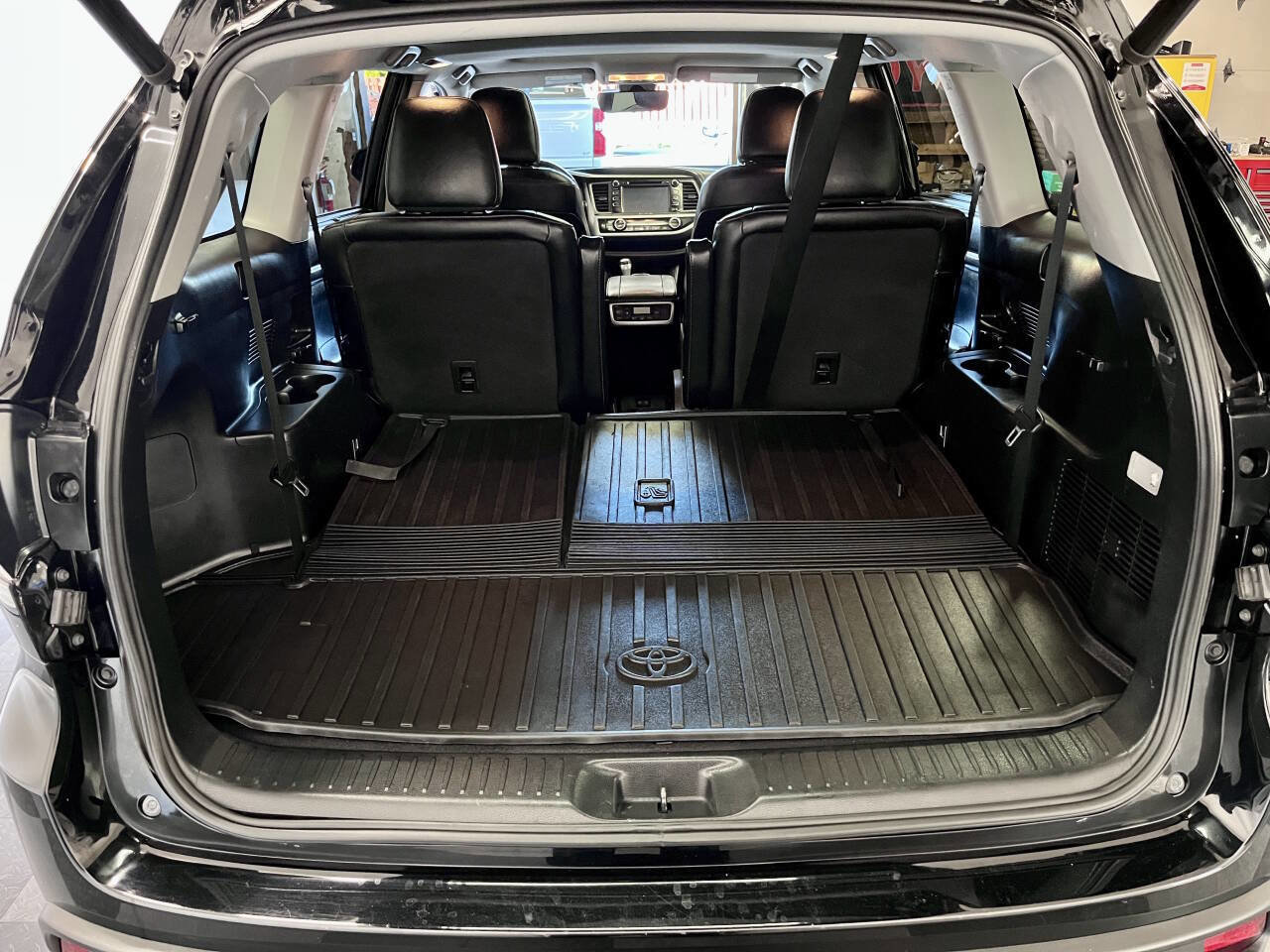 Used 2019 Toyota Highlander SE AWD/4WD image 19