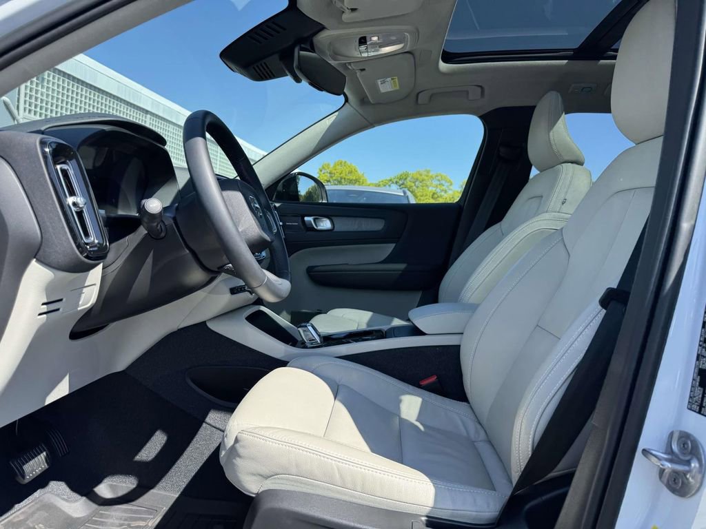 Used 2023 Volvo XC40 B5 Ultimate w/ Climate Package AWD/4WD image 14