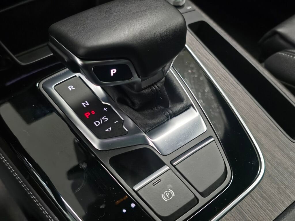Certified 2025 Audi Q5 2.0T Premium Plus image 17