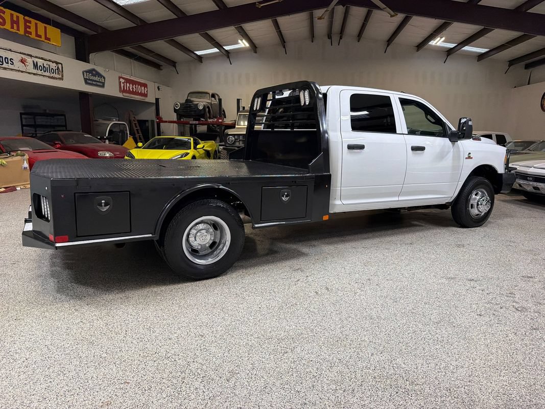 Used 2024 RAM 3500 Tradesman w/ Chrome Appearance Group AWD/4WD image 8