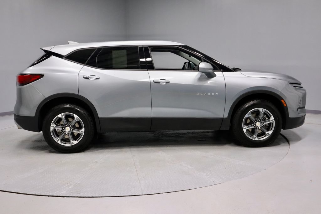 Used 2025 Chevrolet Blazer LT FWD image 12