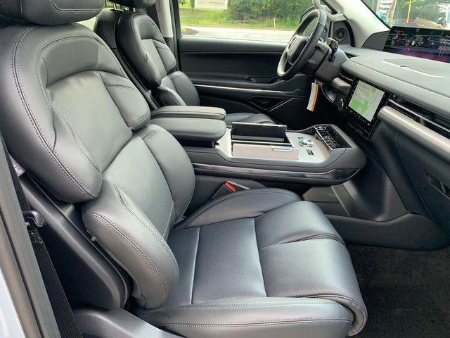 New 2027 Lincoln Navigator Premiere AWD/4WD image 11