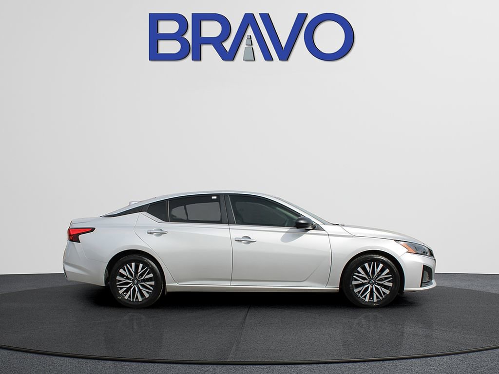 Used 2024 Nissan Altima 2.5 SV image 4